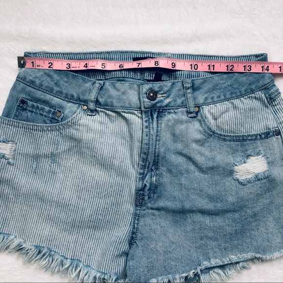 Rewash, Distressed Striped Jean Shorts, Size 29 - Picture 10 of 11
